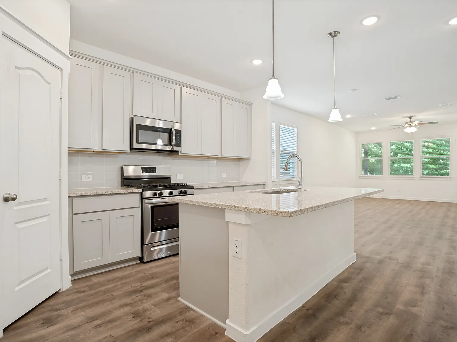 4 bed, 2807 sqft, $2,850 — Photo 3