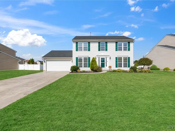 2466 King Fisher Ln, Niagara Falls, NY 14304