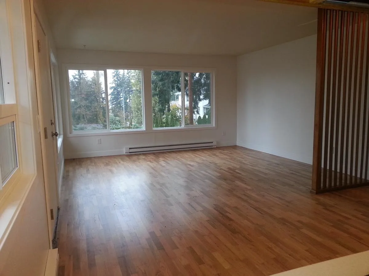 1804 Lakeway Drive — Photo 2