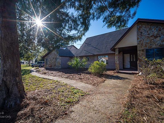 2nd image of 103 Sunset Cir