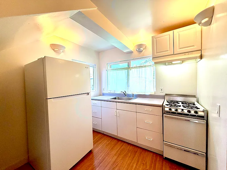 1816 Gillespie St #STUDIO — Photo 3