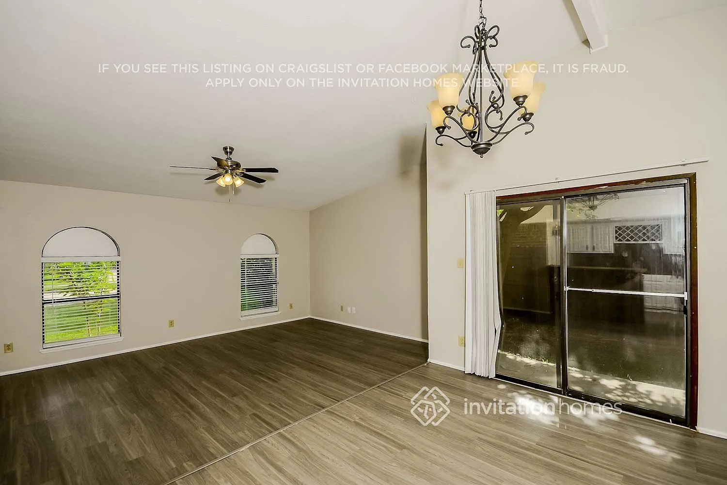 3409 Livingston Ln Carrollton, TX 75007 — Photo 3
