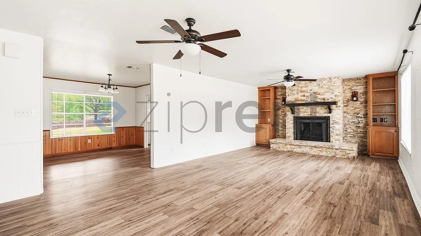 4 bed, 1500 sqft, $2,000 — Photo 4