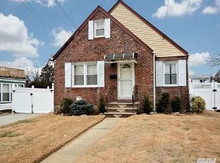 43 Ella St, Valley Stream, NY 11580