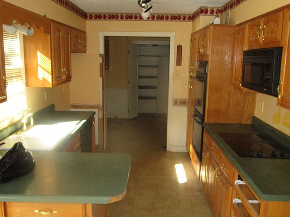 3rd image of 8316 Rembrook Dr