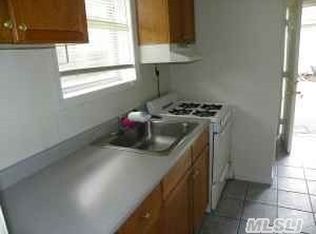 302 N Main St, Sayville, NY 11782