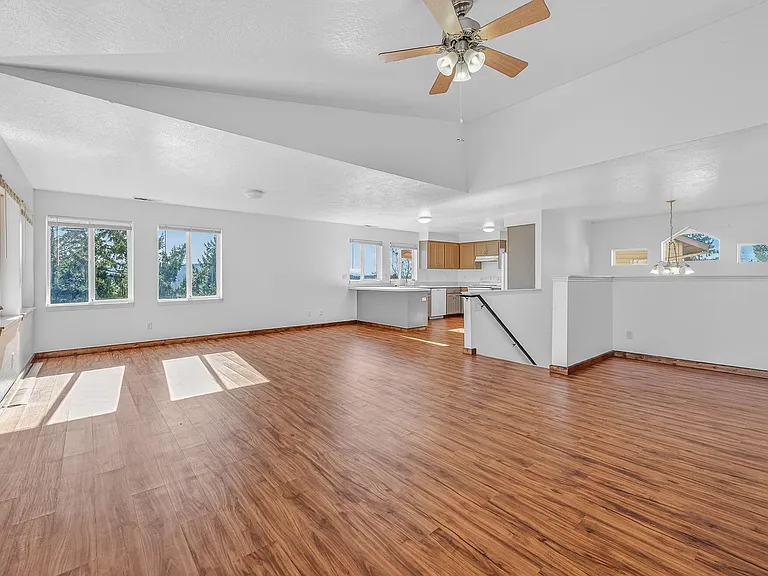 College Park Townhomes — Photo 3