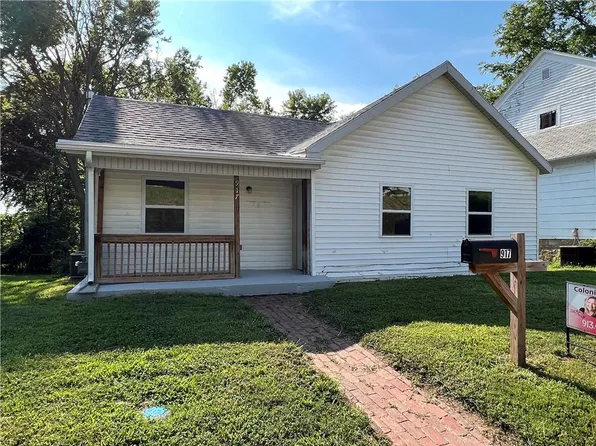 917 N 6th St, Atchison, KS 66002