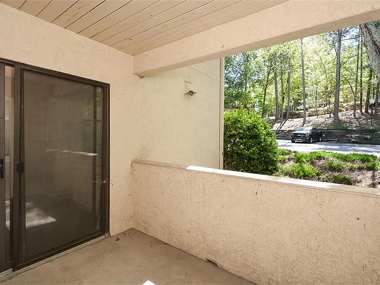 607 Lismore SE — Photo 32