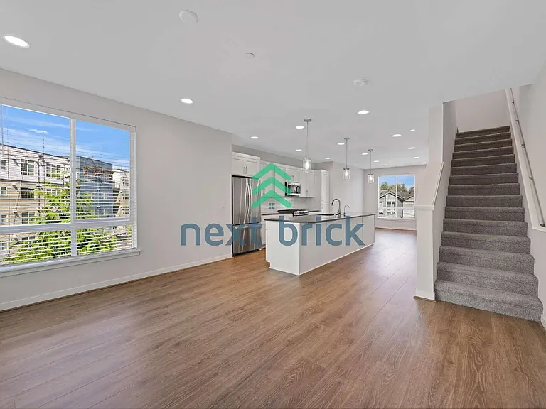 10945 NE 189th Pl #F — Photo 4