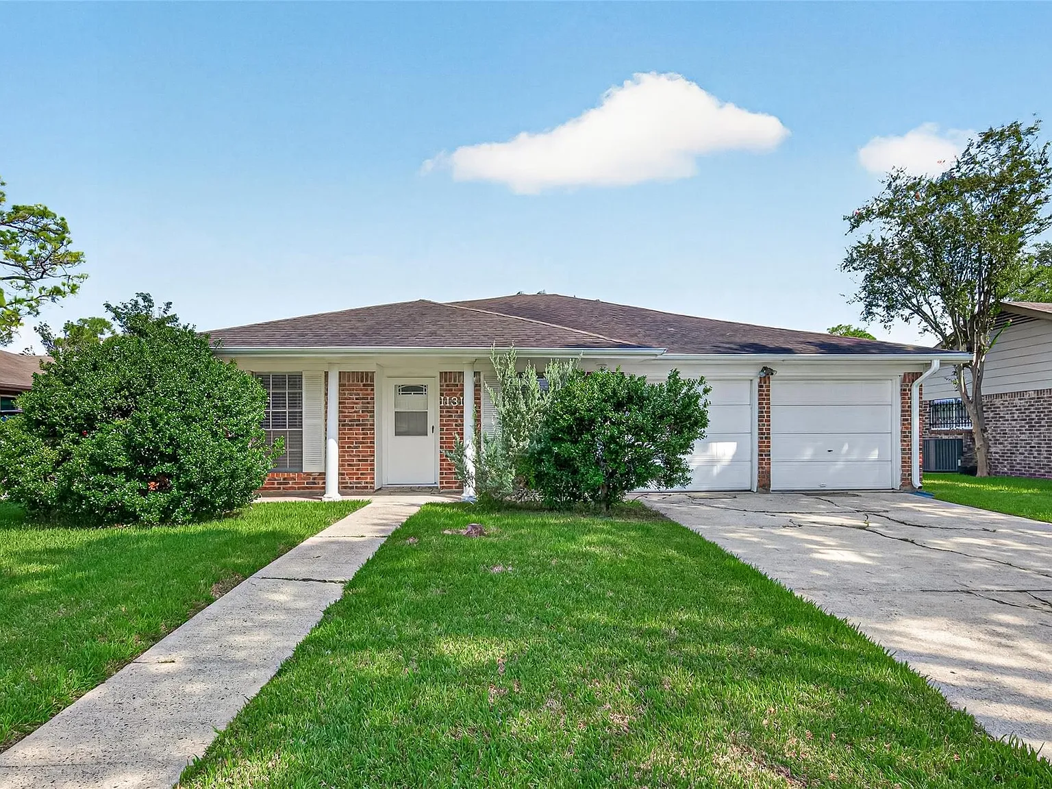 3 bed, 2.0 bath, 1393 sqft, $1,600 — Photo 2