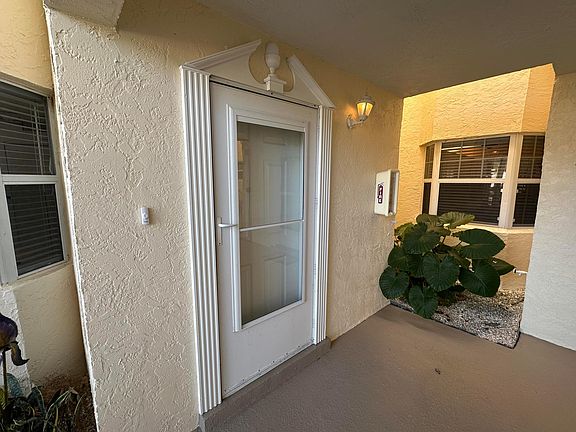 3rd image of 319 N Grove Isle Circle
