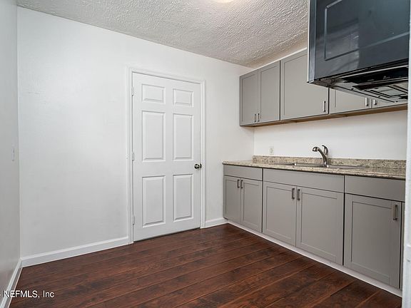 5th image of 2221 COMMONWEALTH Avenue