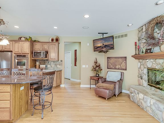 Open kitchen-sitting area