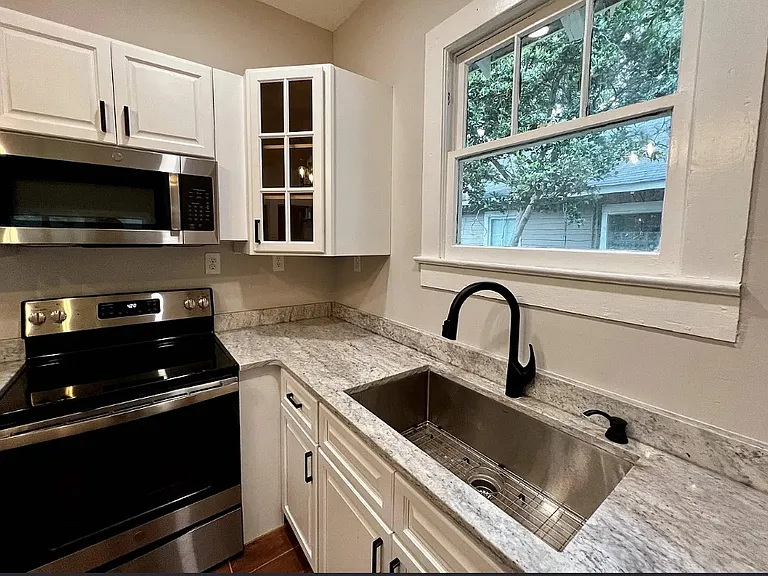 209 S Fulton St — Photo 7