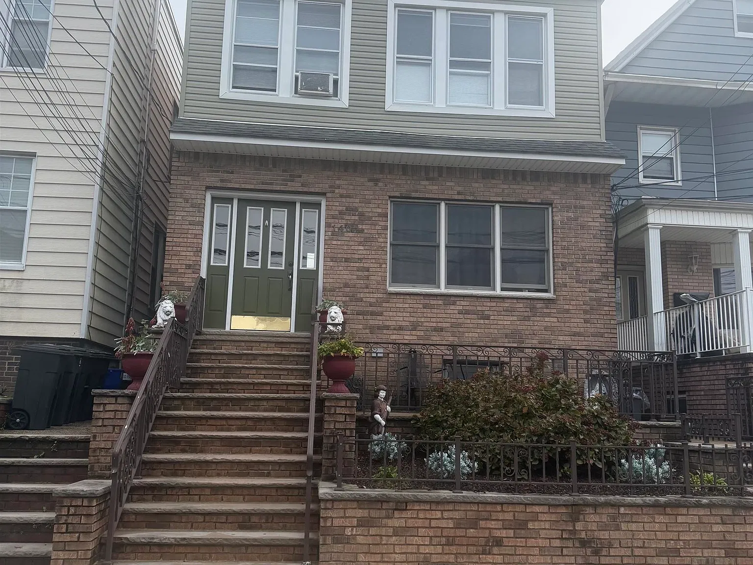 2 bed, 1.0 bath, $1,800 — Photo 1