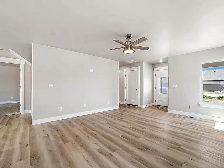 185 Woody Way — Photo 5