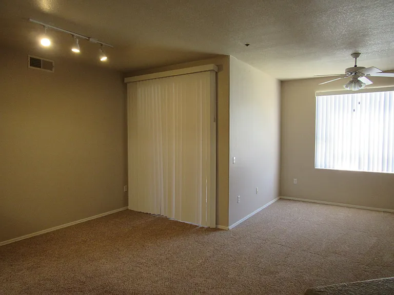 5303 N 7th St #208 — Photo 8