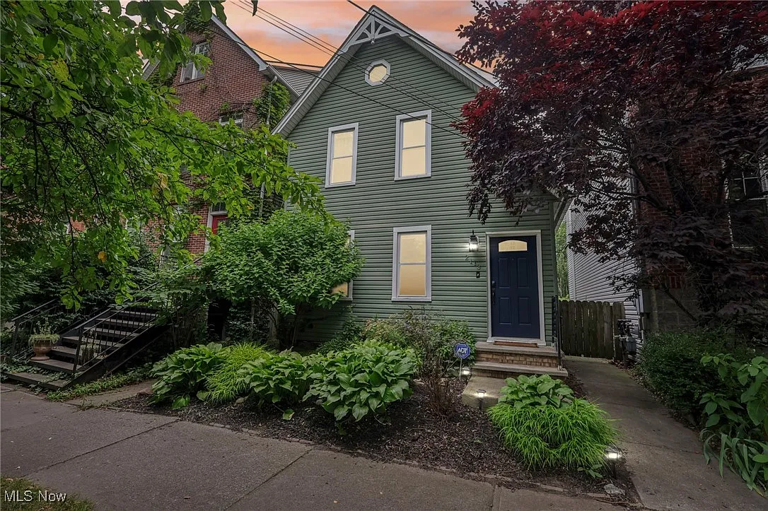 2113 W 7th St photo 1