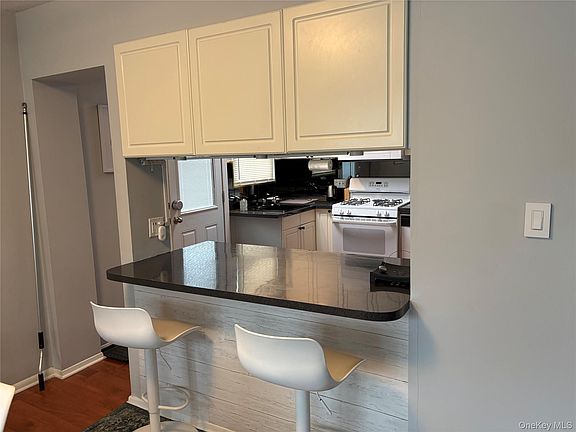 4th image of 11 Madison Avenue