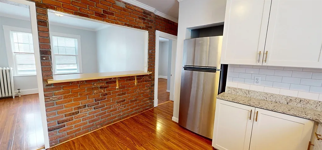 4 bed, 1.0 bath, 977 sqft, $3,350 — Photo 3
