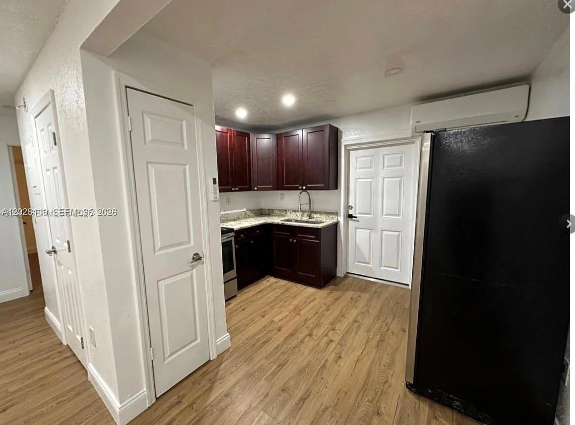 2 bed, 1.0 bath, $1,400 — Photo 1