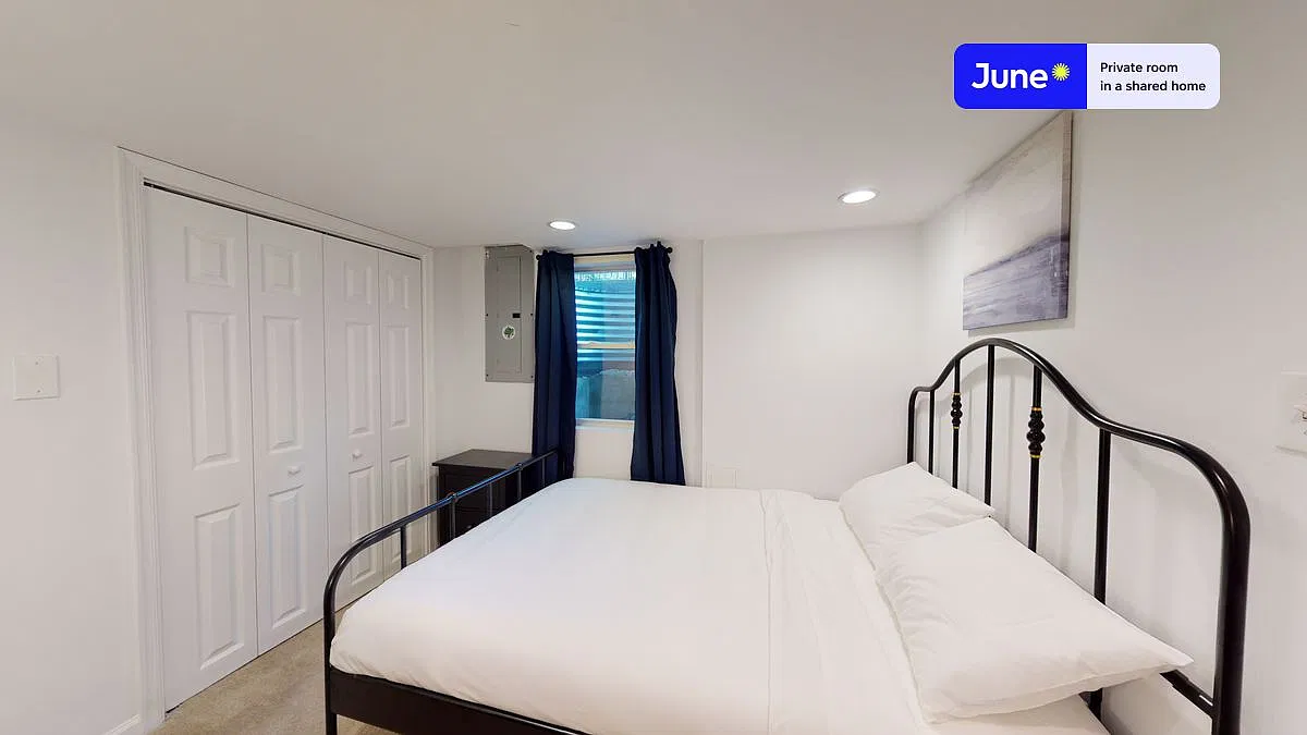 Twin bedroom in 5 bed/2 bath home in Logan Circle #416 BE — Photo 2