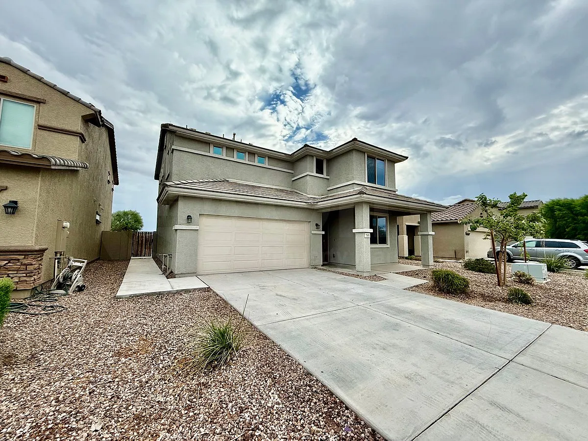 5 bed, 3.0 bath, 1986 sqft, $2,650 — Photo 2