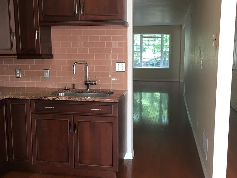 2137 S Lincoln St — Photo 7