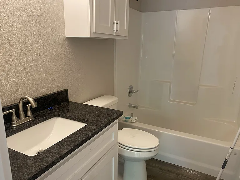 417 E Normal St — Photo 7