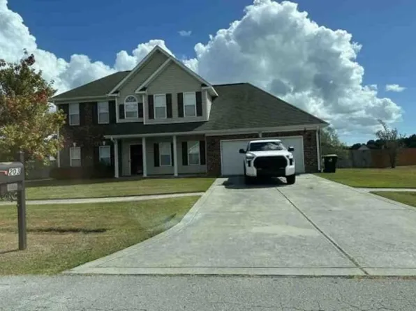 203 Diamond Ct, Jacksonville, NC 28546