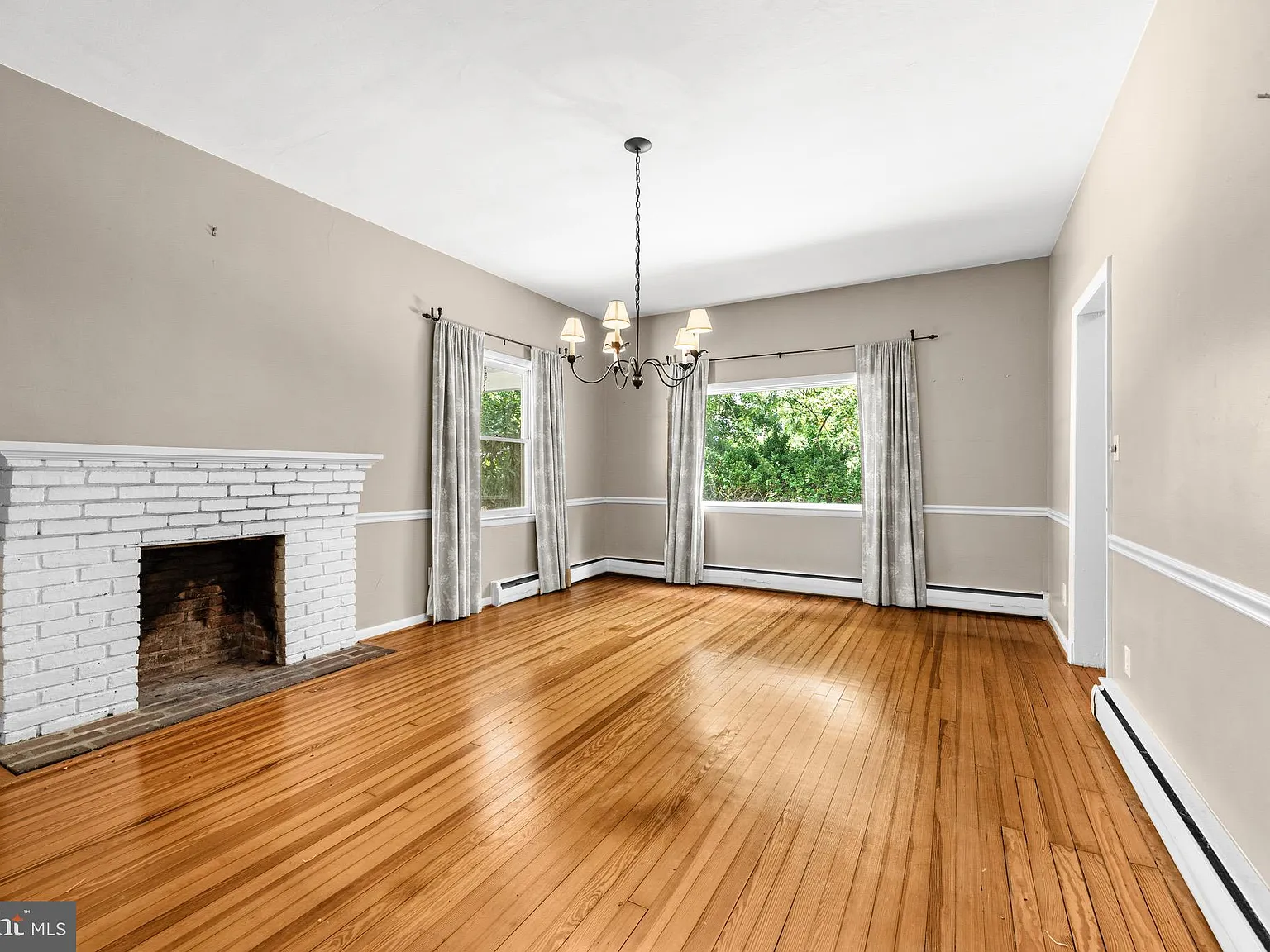 4 bed, 2.5 bath, 3188 sqft, $3,500 — Photo 4