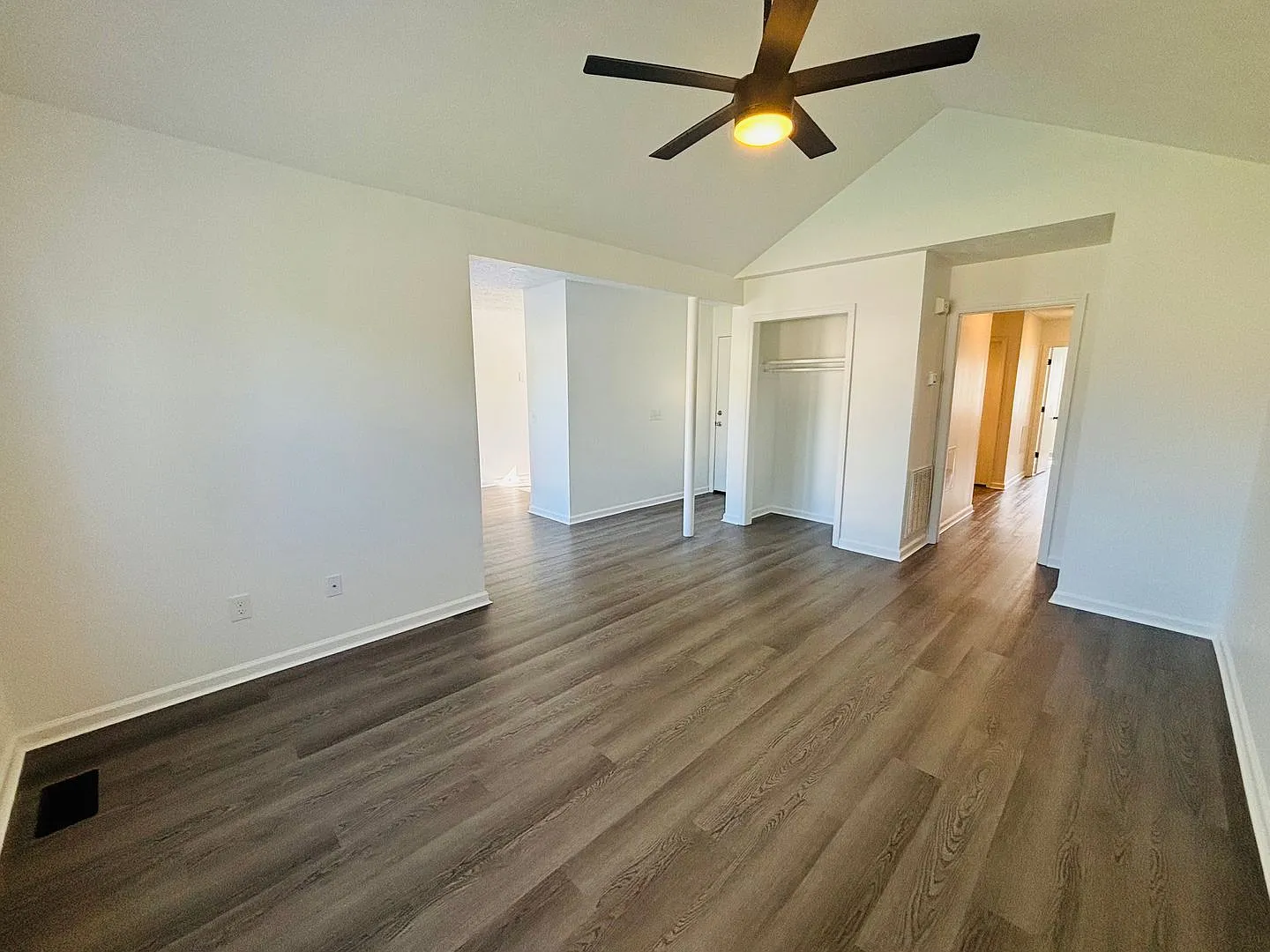3 Bedroom, 2 Bath Duplex — Photo 2