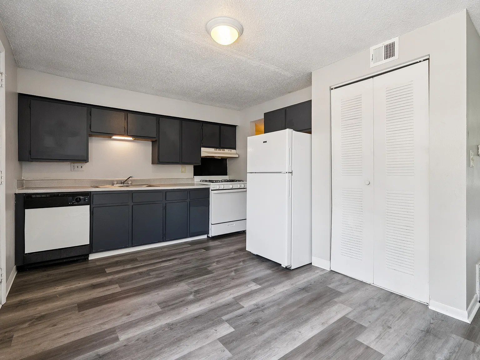 Gateway Apartments — Photo 1