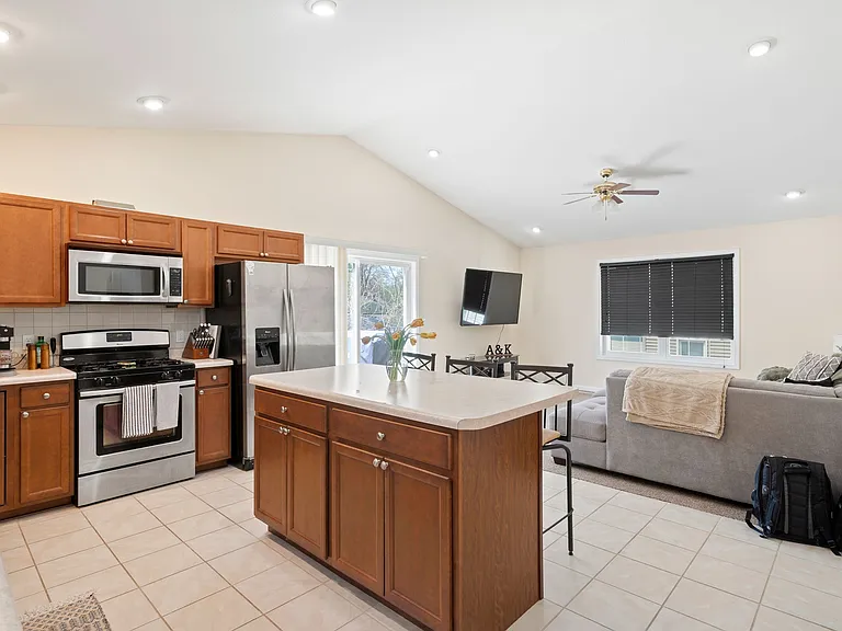 1223 Edith Ave NE — Photo 14