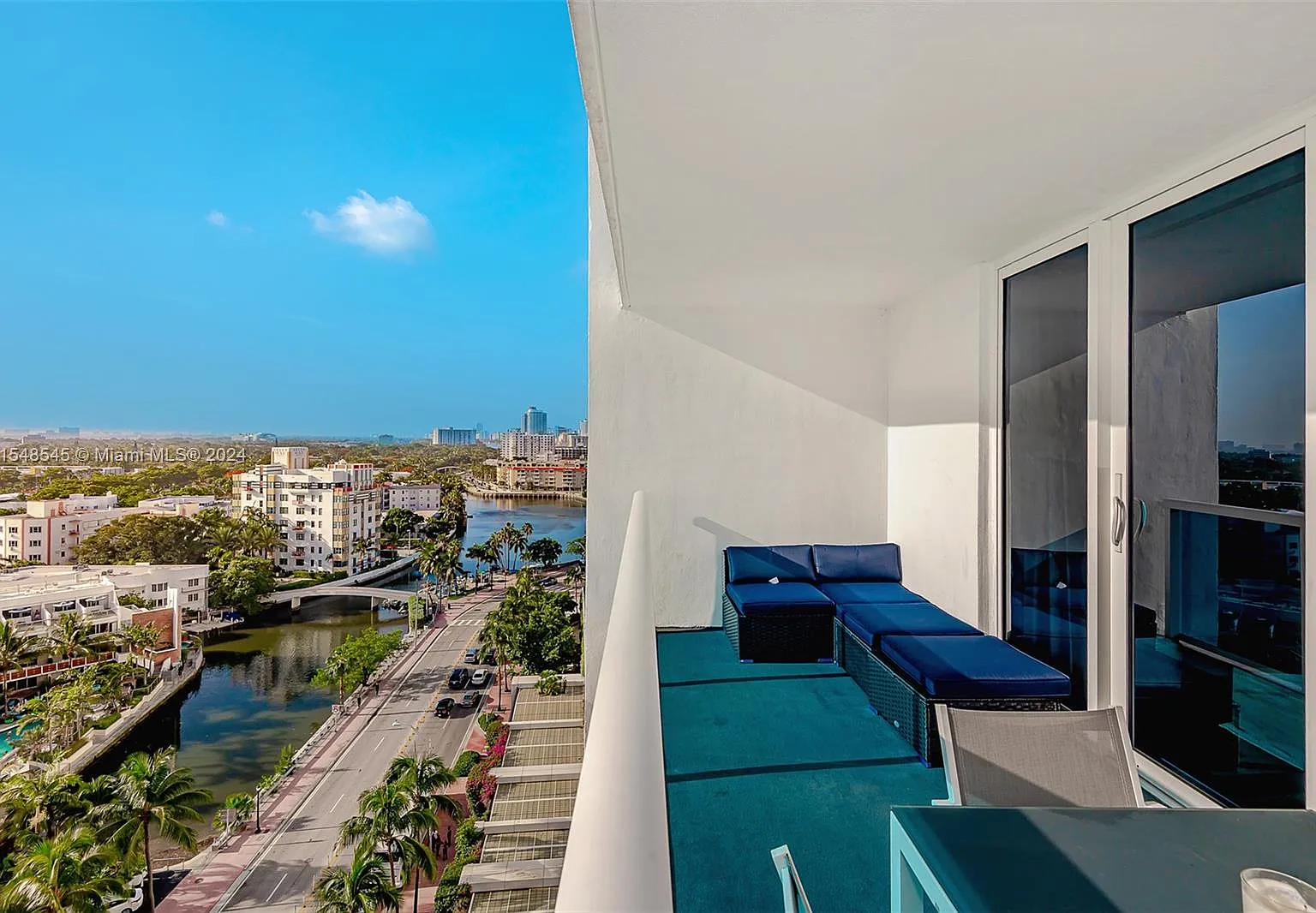 Roney Palace Condo — Photo 3