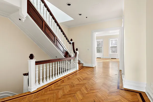 Rented by Compass | media 23