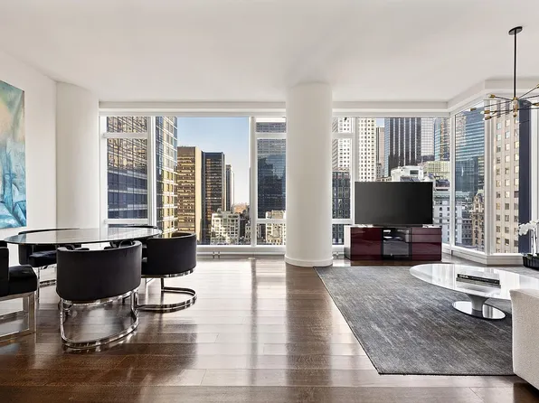 20 W 53rd St #22A, New York, NY 10019