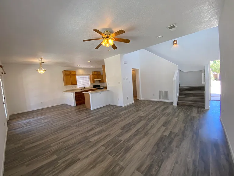 1412 Stone Canyon Rd NE — Photo 9