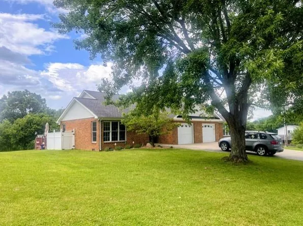 156 Linda Ln, Tazewell, VA 24651