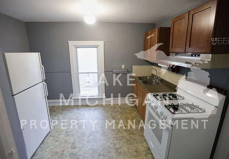 112 S 8th St #4 — Photo 2