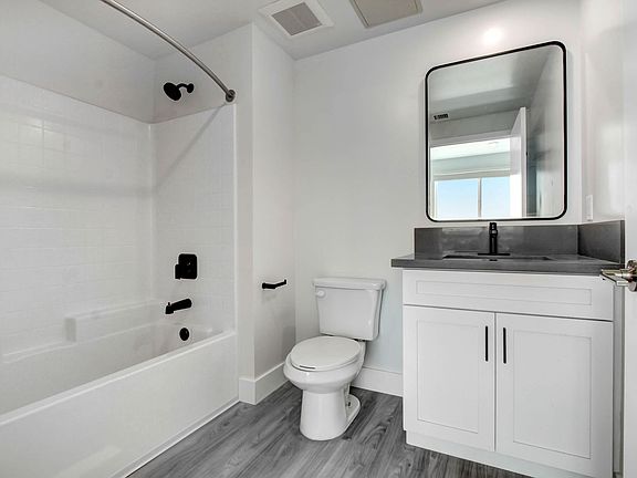 2nd image of 11848 Vanowen St #406