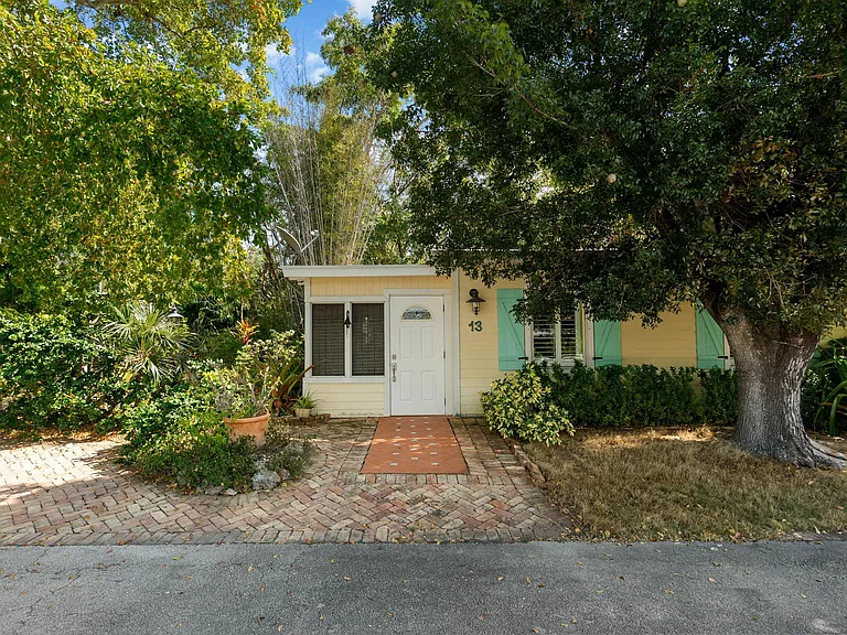 13 Pirates Dr — Photo 1