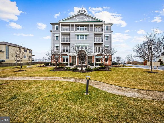 3rd image of 1414 Burke Rd #107