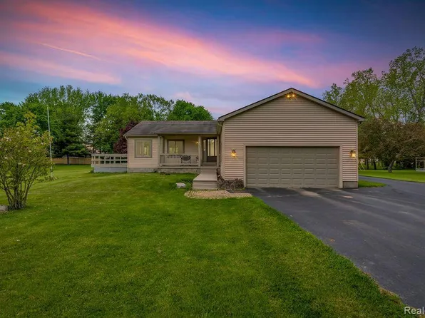 3447 Reamer Dr, Lapeer, MI 48446