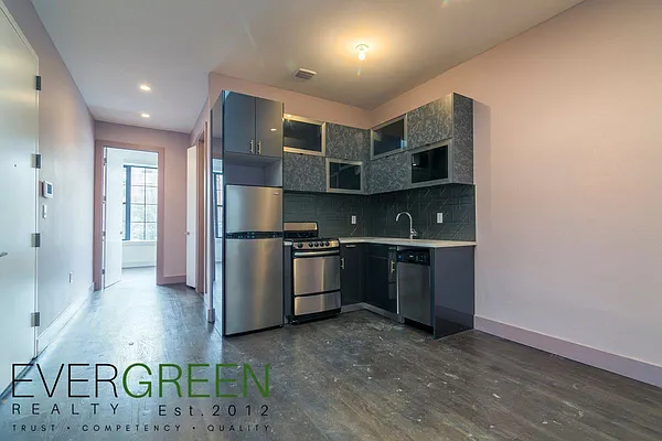 Rented by Evergreen Apartments BK | media 8