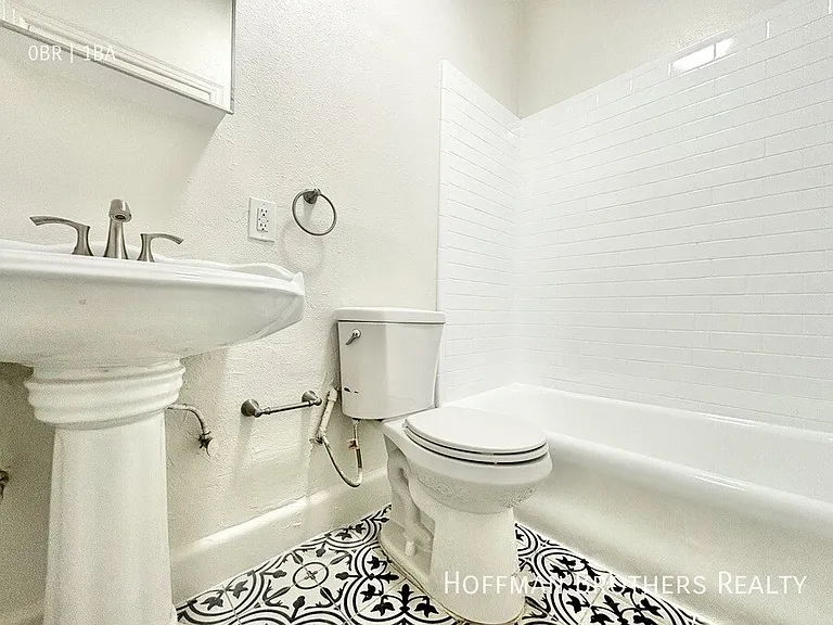 247 N Kenmore Ave #C205 — Photo 5