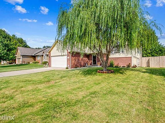 824 Carriage Rd Maize KS 67101-small-003-035-Front Exterior-