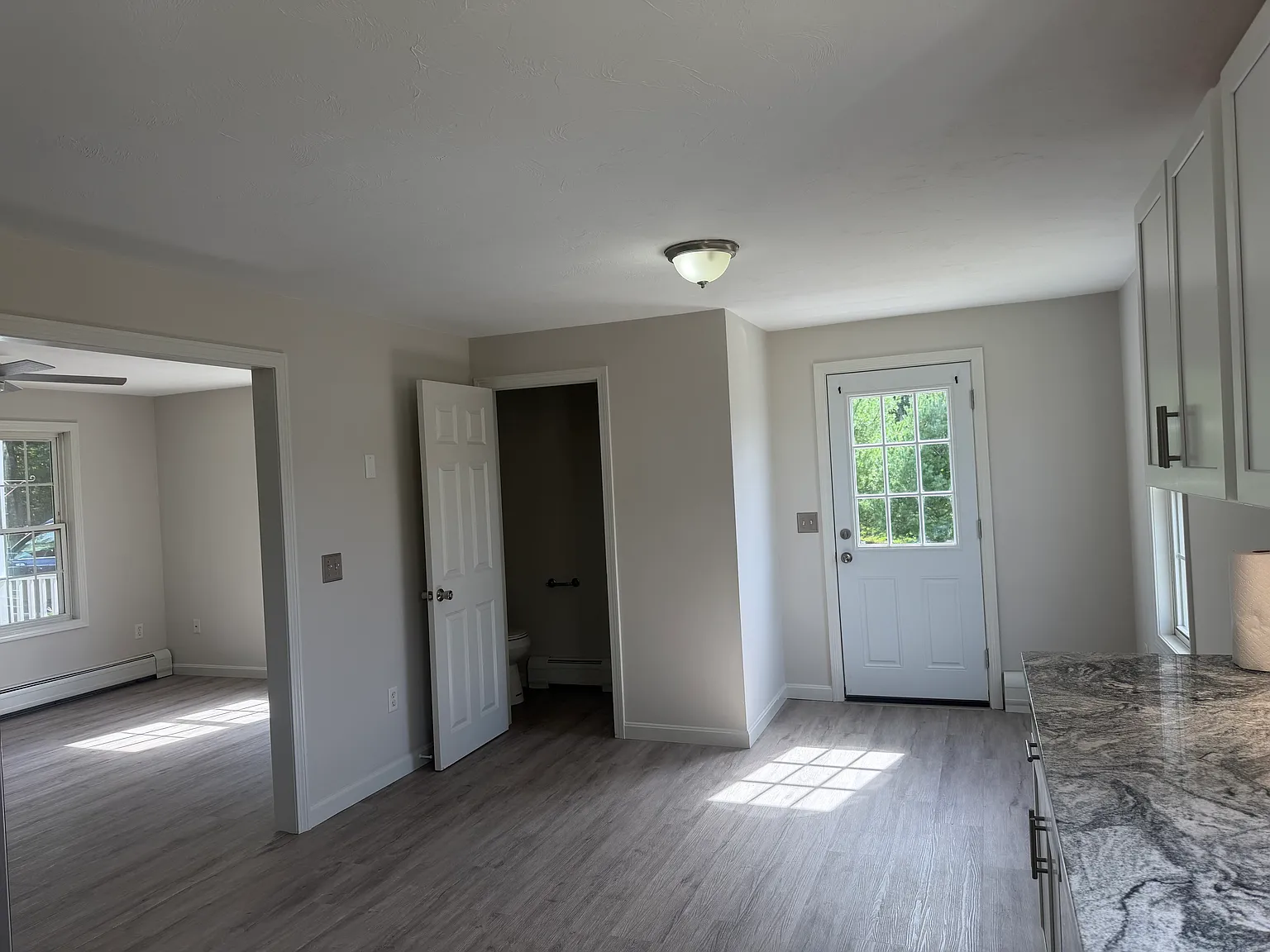 2 bed, 1.5 bath, 960 sqft, $2,500 — Photo 4