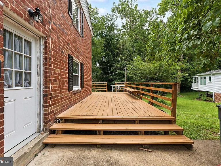 10307 Beaumont St — Photo 24